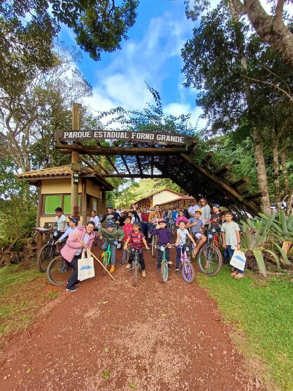 Parque do Forno Grande recebe ação educativa com foco em leitura e preservação